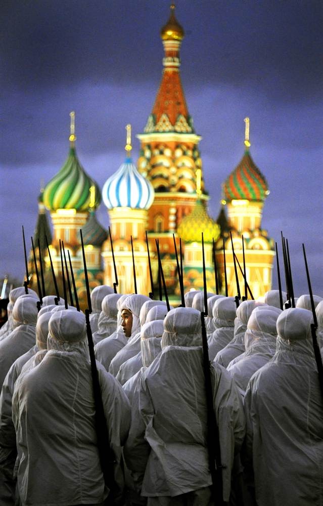 Chuẩn bị cho lễ diễu binh lịch sử ngày 7/11/2011 tại Quảng Trường Đỏ, Moscow (ngày 1/11/2011).